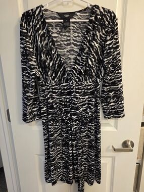 COMO Black & White Printed Long Sleeve Wrap Dress